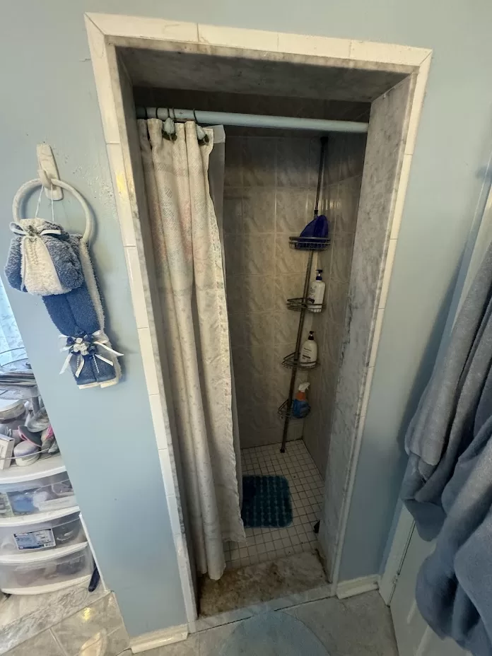 Starfire Dr - Before Shower