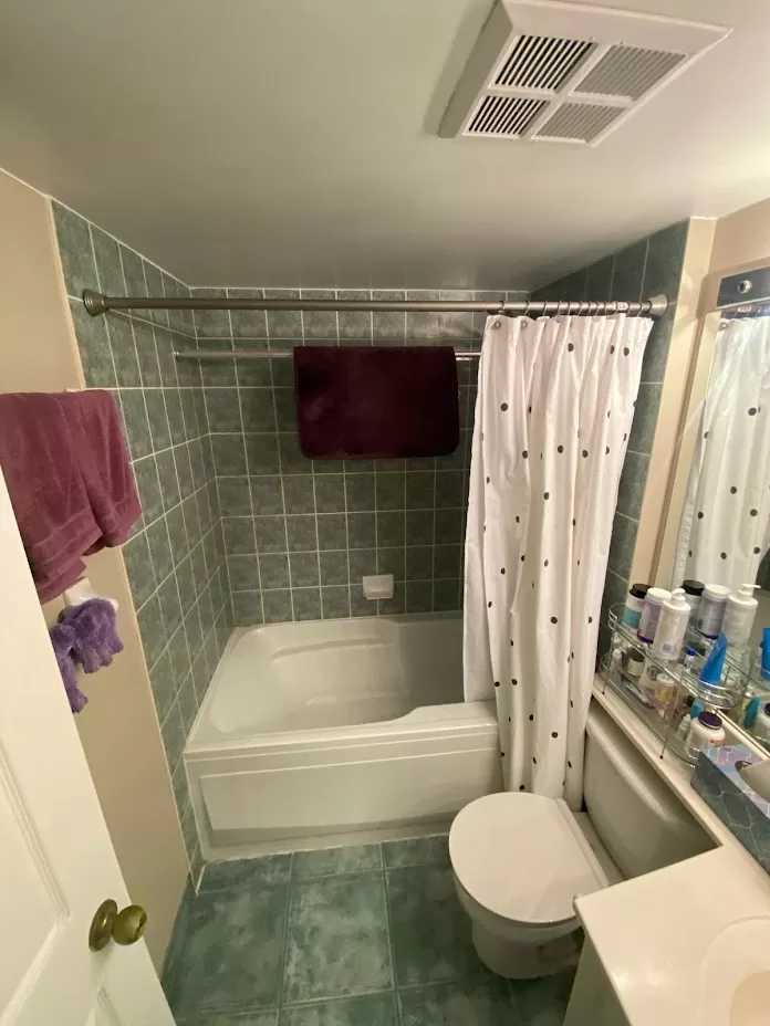 Hillcrest Avenue before bathroom