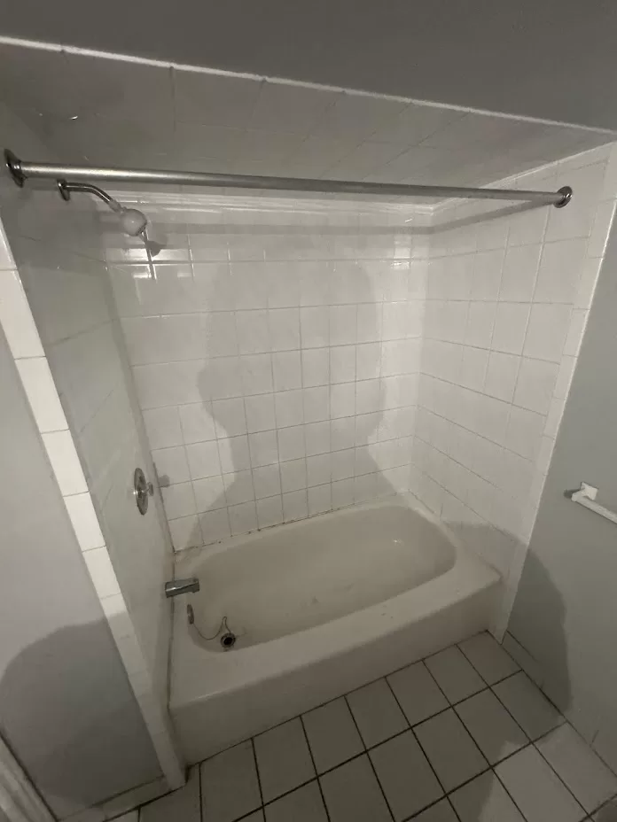 Coxwell Avenue bathroom before 2