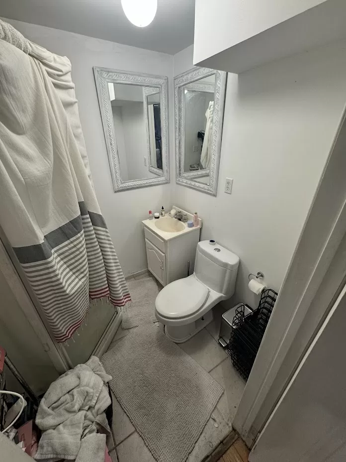 Juliana Court bathroom before renovation