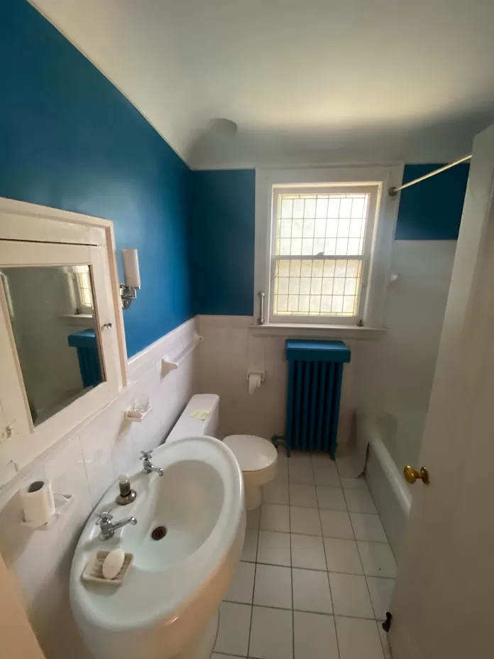 Hudson Drive bathroom paint after