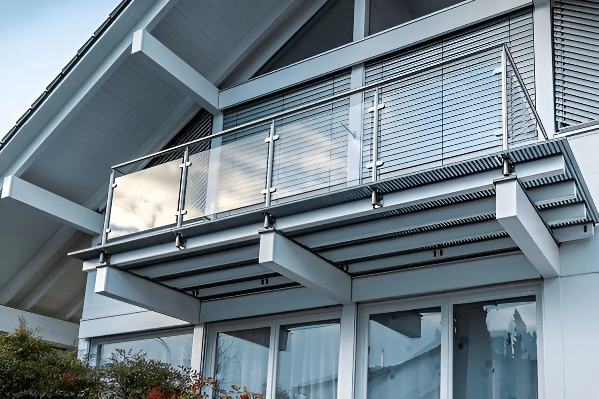 aluminum railing deck on a Toronto home.