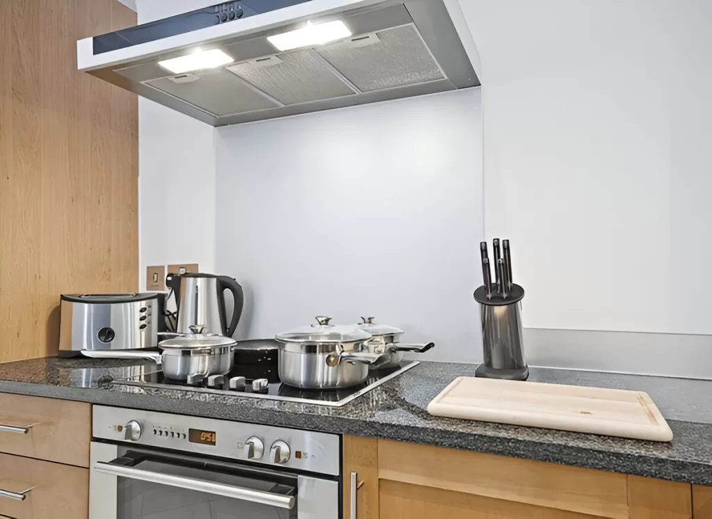 Condo friendly under‑cabinet hood with recirculating filter.