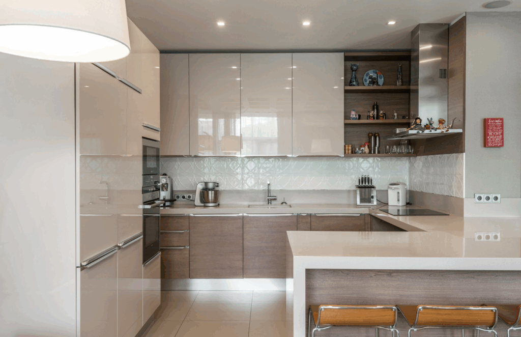 peninsula/g-shaped kitchen layout