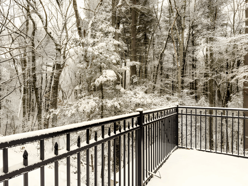 Powder‑coated aluminum deck railing designed for winter conditions.